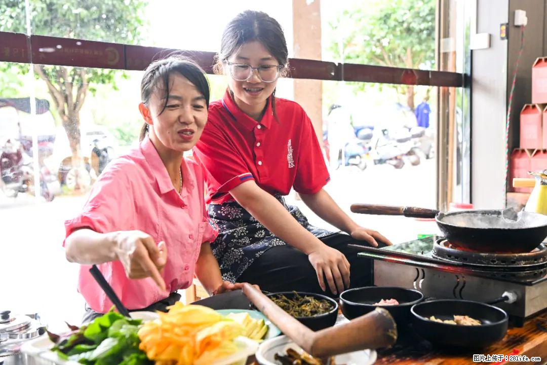 全网追的“扁担女孩”，找了一份暑假工，时薪12元 - 保定生活资讯 - 保定28生活网 bd.28life.com